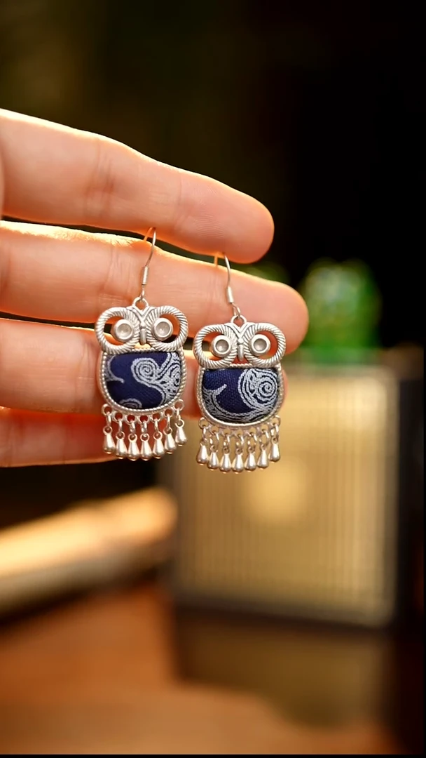 刺绣私人定制苗族手工Q634