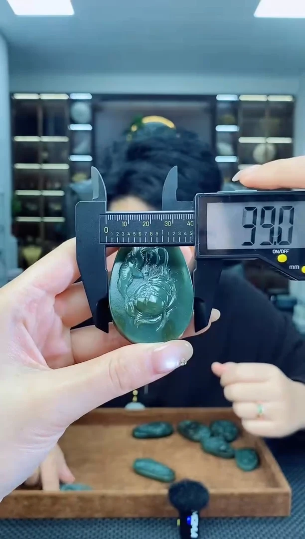 颈饰未镶嵌和田玉花