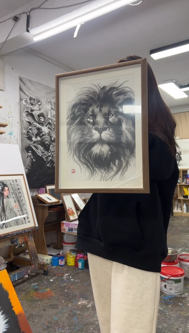 【闪购商品】丙烯画丫丫摆台水墨狮子