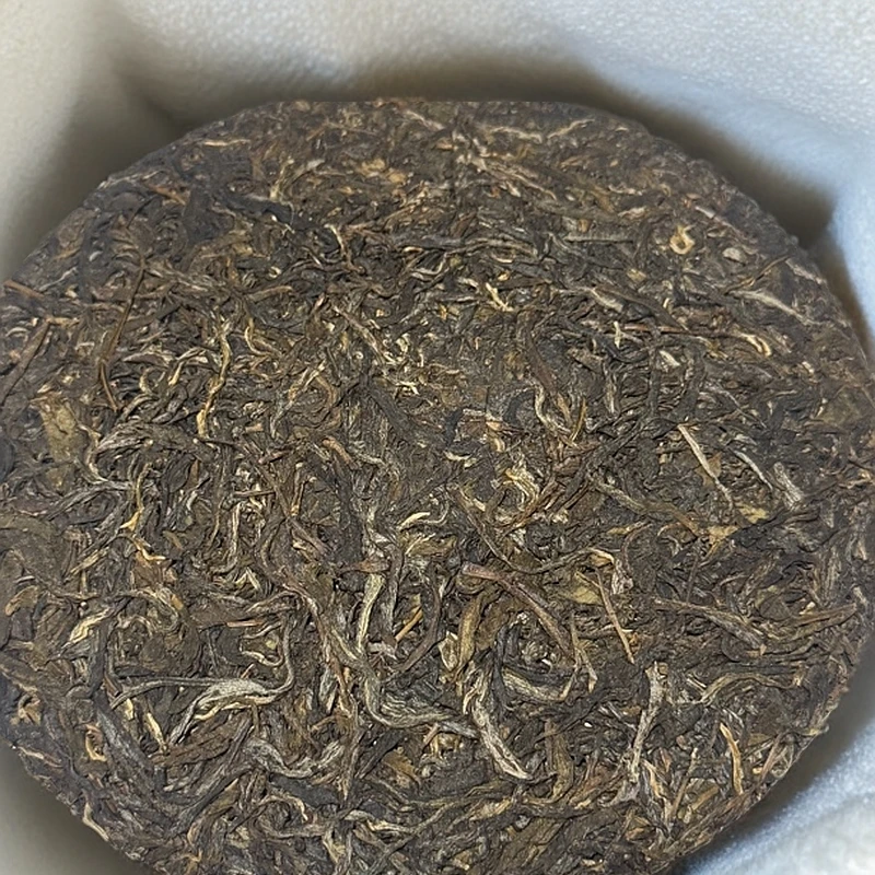 2019年云南凉水箐古树春茶357克生茶饼