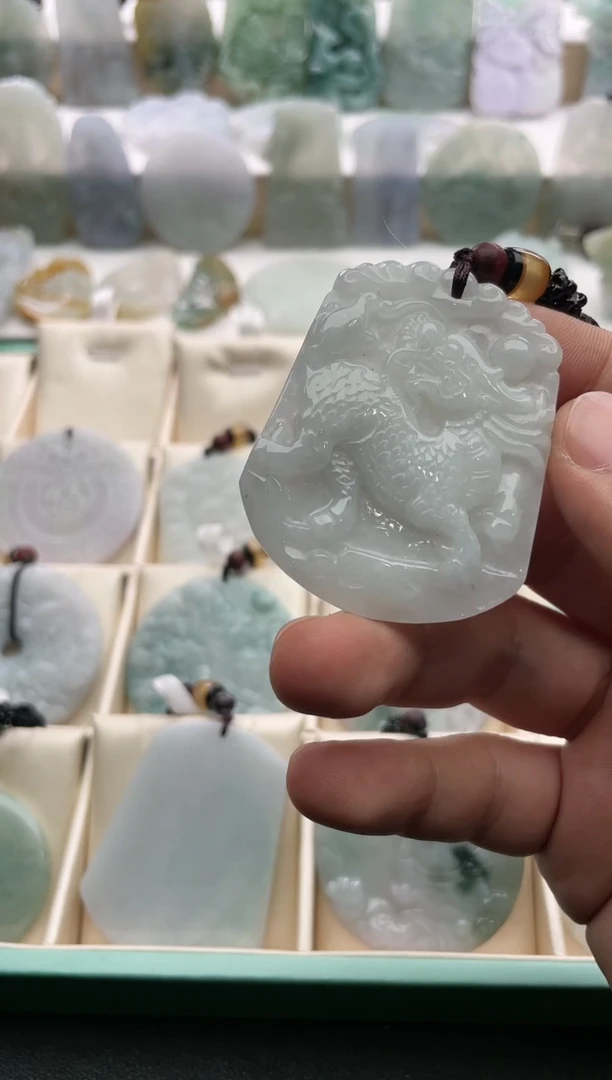 【闪购商品】翡翠颈饰未镶嵌..../2/14/ 93