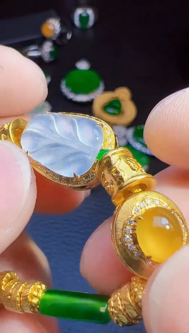 足金镶嵌手链翡翠落**飘翡翠