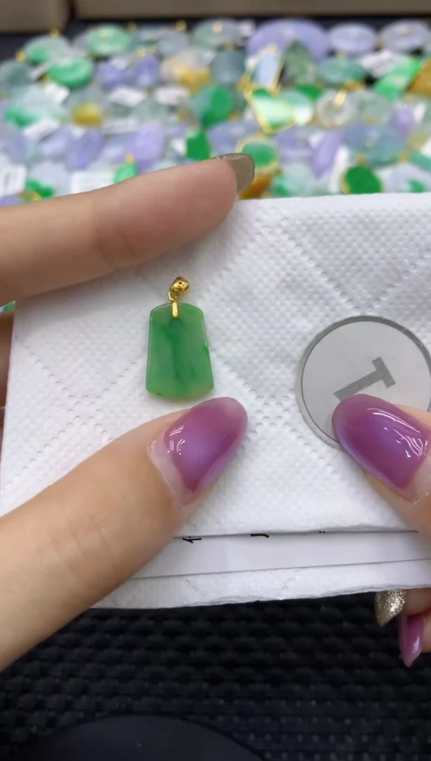 颈饰未镶嵌翡翠天然缅甸翡翠A货