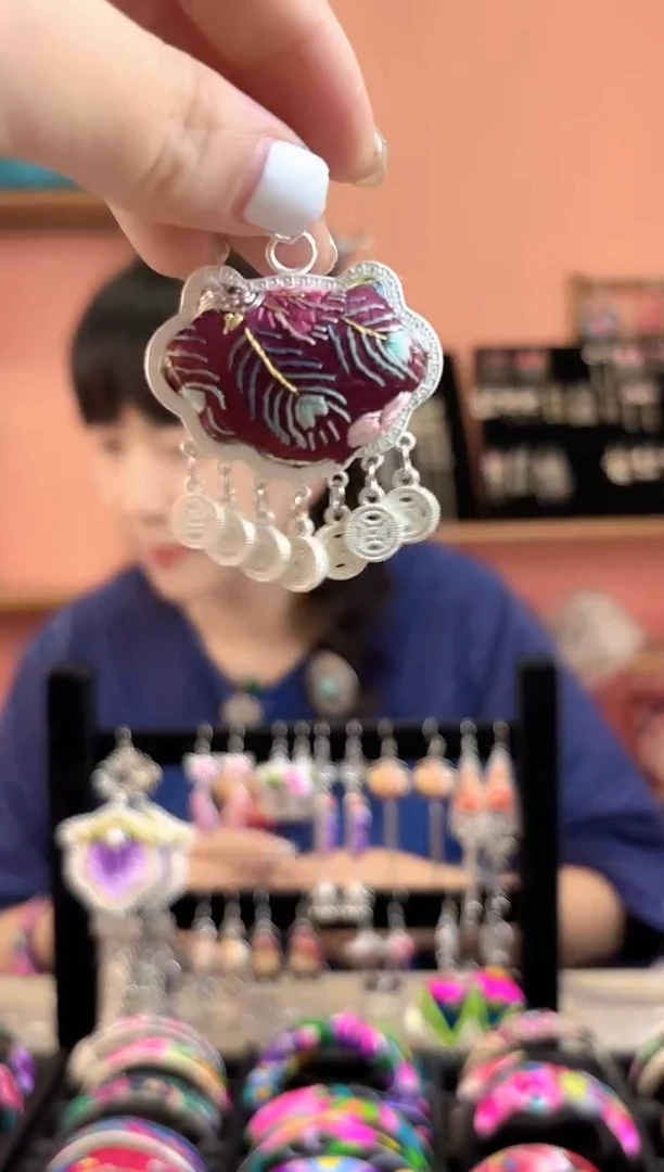 织绣一枝独秀2 老绣饰品200