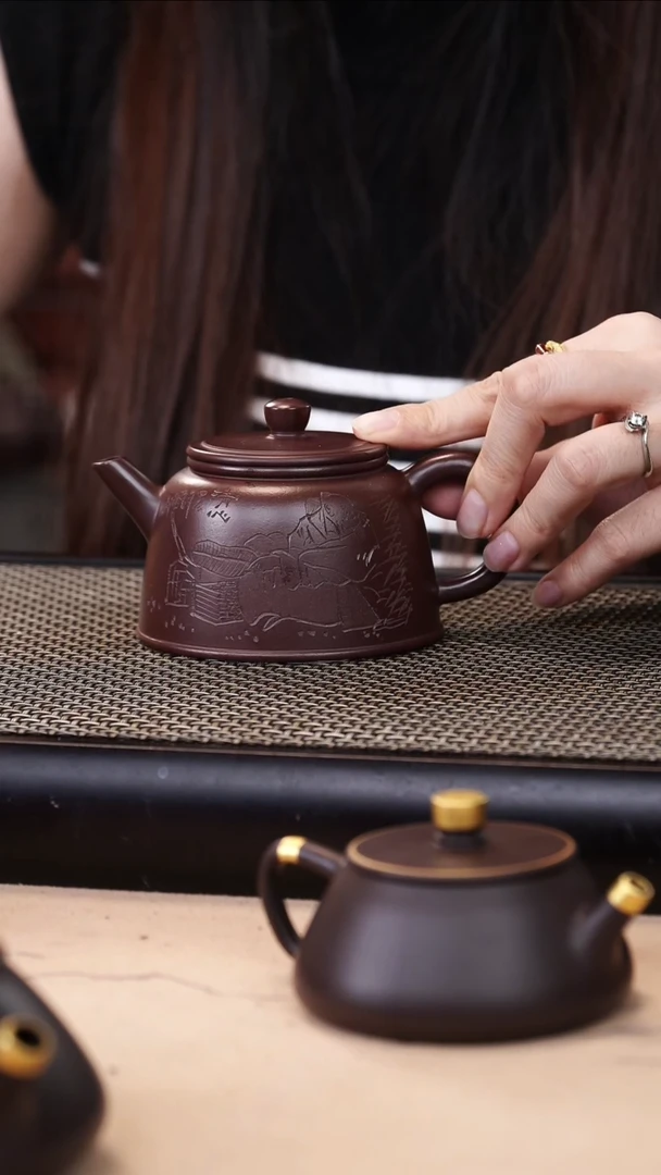 茶壶紫砂紫袍玉砂精工刻绘平盖德钟160cc
