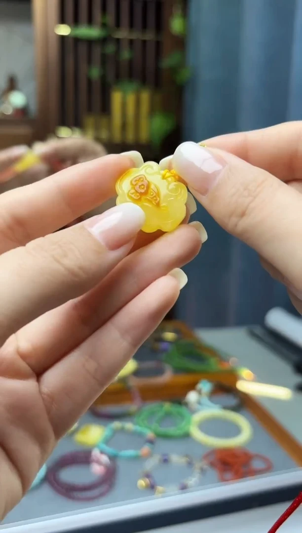 蜜蜡颈饰未镶嵌蜜蜡如意吊坠WCY