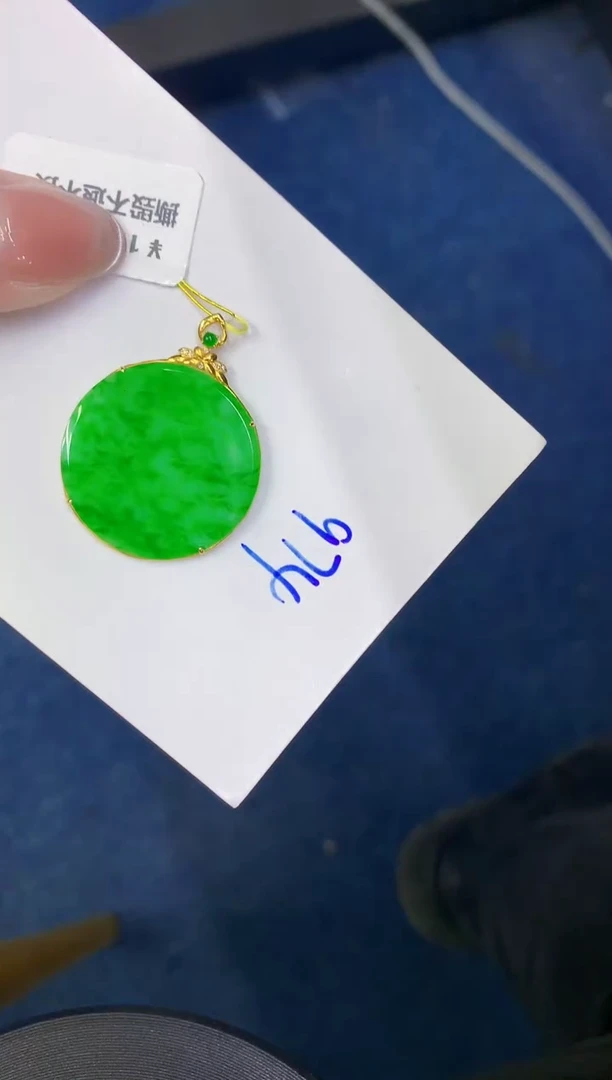 颈饰18K金镶嵌翡翠缅甸天然翡翠A货