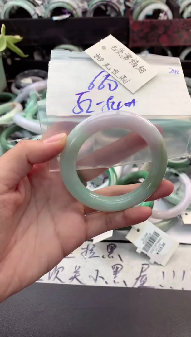 定制翡翠未镶嵌毛货需精细抛光+多人