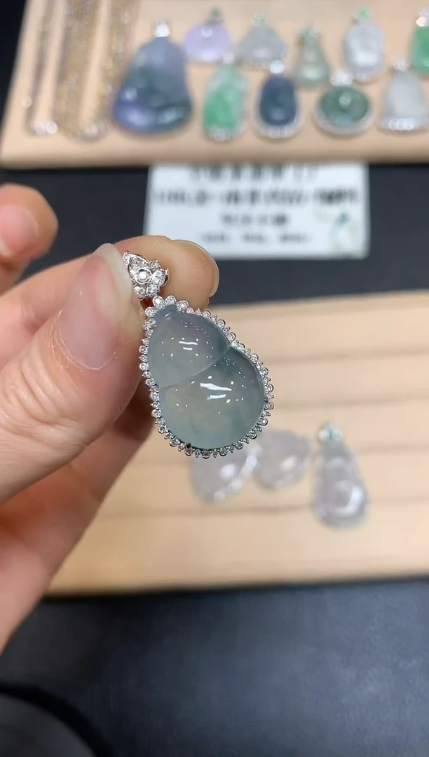 【闪购商品】翡翠颈饰18K金镶嵌葫芦【无服务费