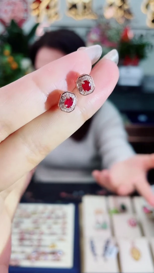 【闪购商品】红宝石耳饰银S925镶嵌耳饰无证书