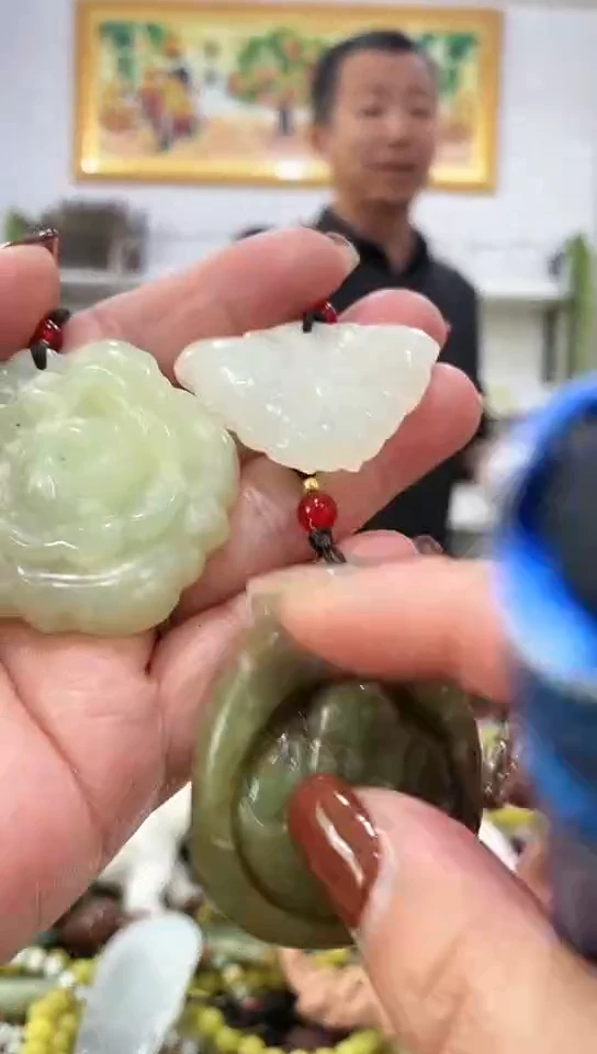 未镶嵌岫玉挂件