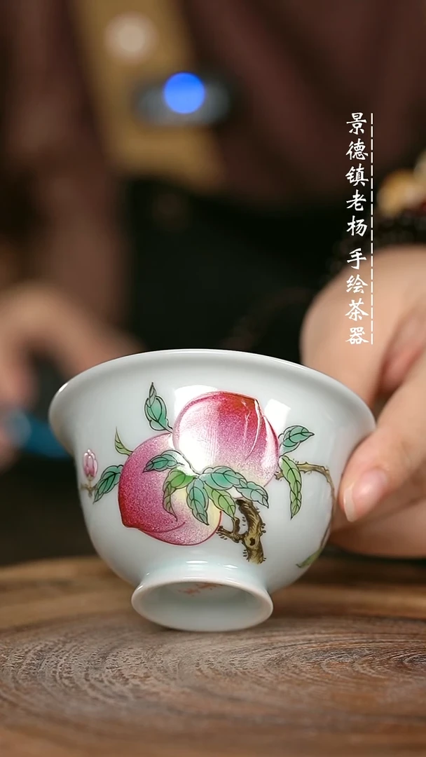微瑕福利手绘高温现代瓷 气 有暇 三桃 撇口杯70c