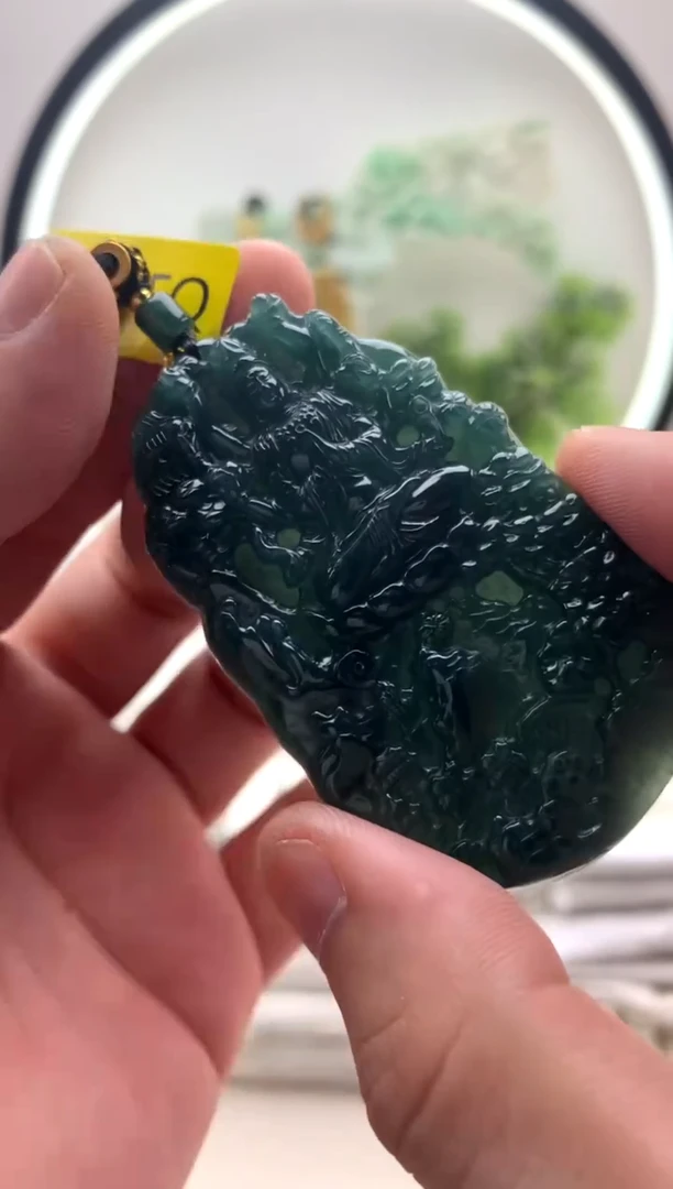 颈饰未镶嵌翡翠千手观音