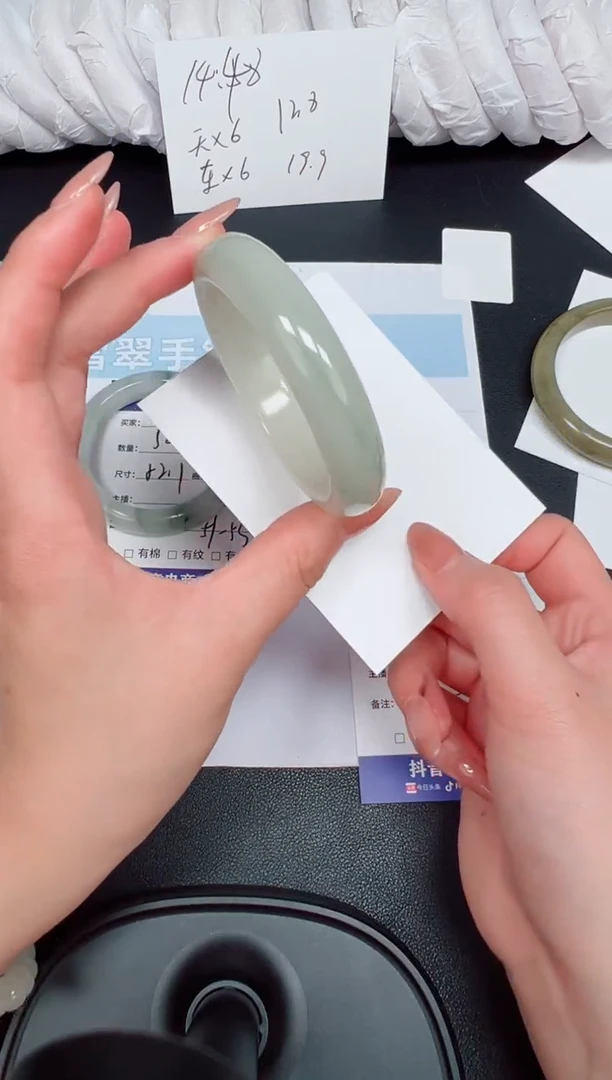 未镶嵌手镯石英质玉59-52.3