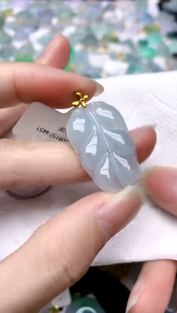 颈饰18K金镶嵌翡翠天然A货翡翠