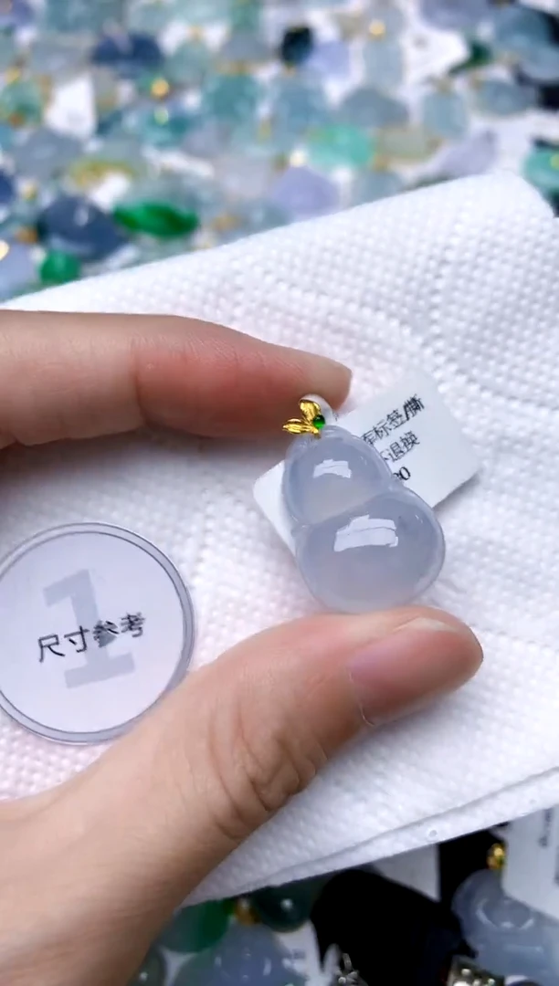 颈饰18K金镶嵌翡翠天然A货翡翠