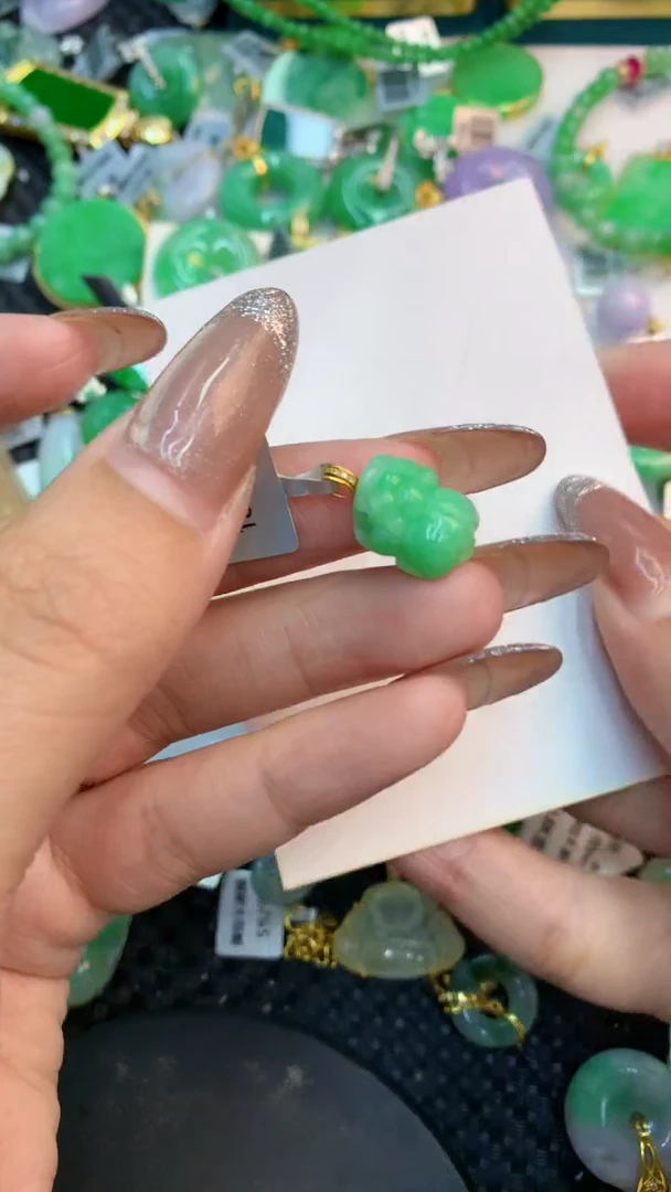 颈饰18K金镶嵌翡翠1