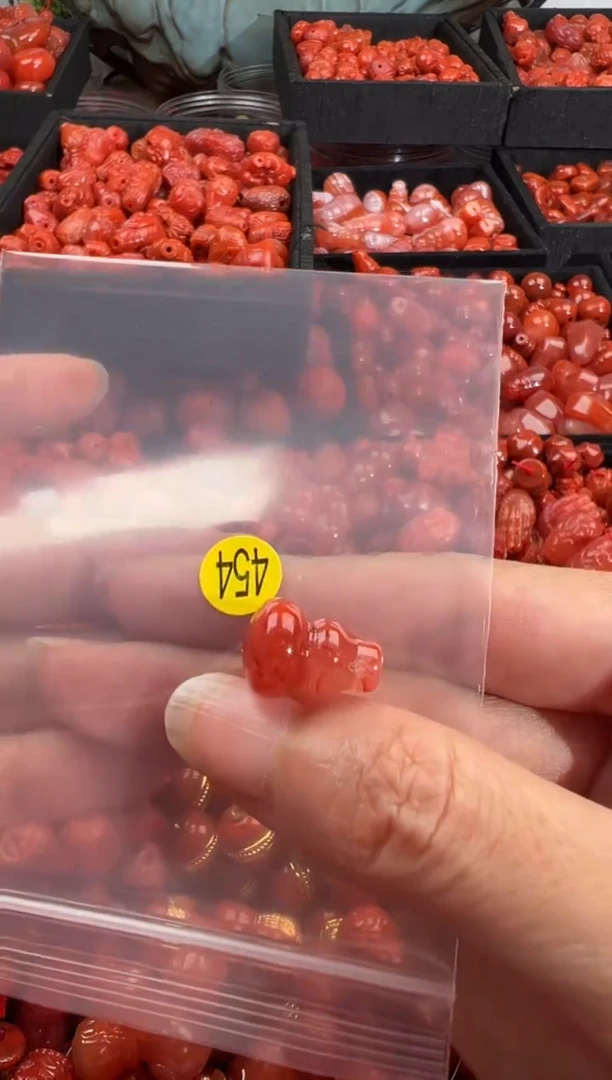 南红玛瑙未镶嵌颈饰1