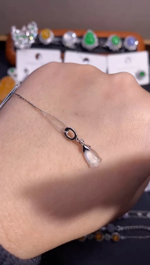 【闪购商品】翡翠颈饰18K金镶嵌吊坠