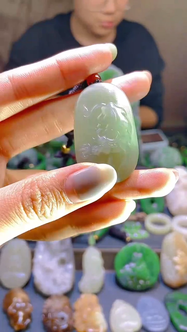 颈饰未镶嵌和田玉1