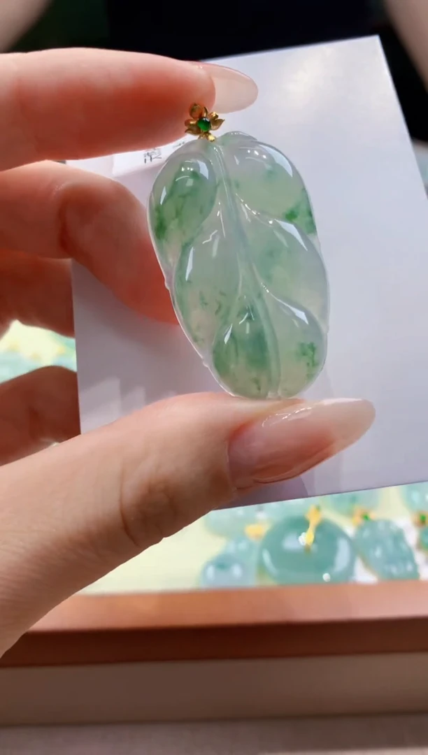 翡翠18K金镶嵌颈饰天然A货翡翠挂件