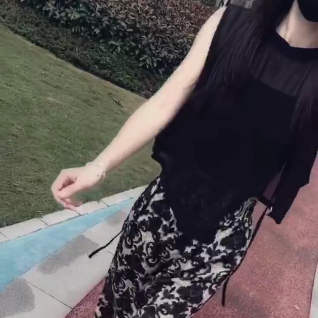 2025夏季新款时尚显瘦气质女士网红洋气两件套百搭款K8388