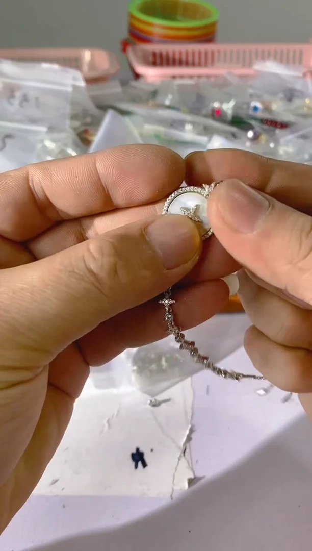 【闪购商品】水晶颈饰银S925镶嵌X429红宝，蓝宝，多样性发一件赠链