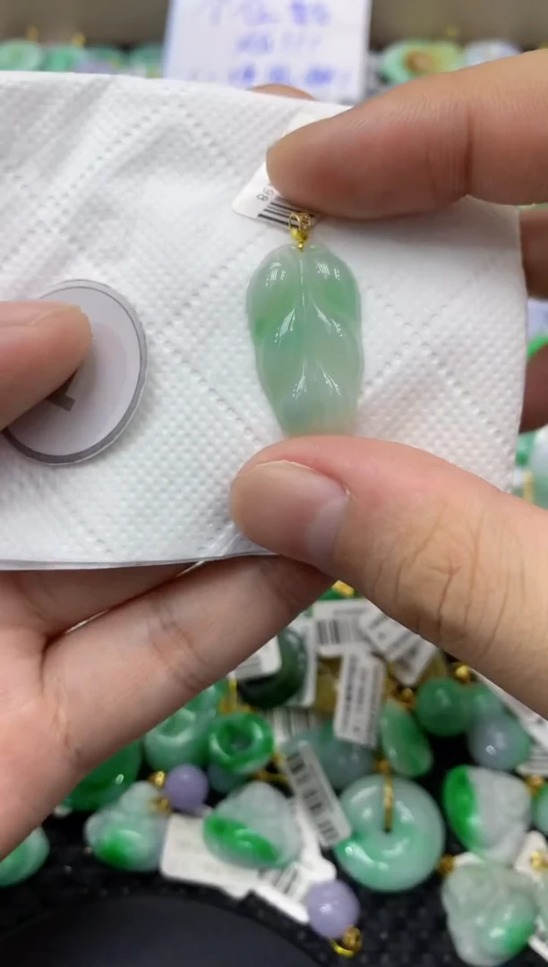 颈饰未镶嵌翡翠天然缅甸翡翠A货