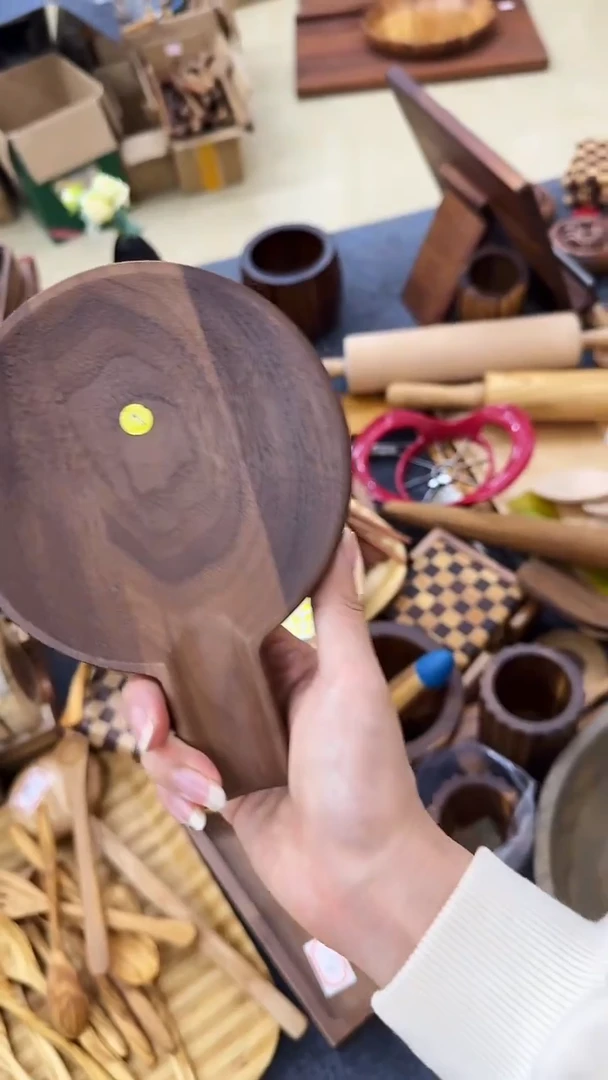 胡桃木托不退不换