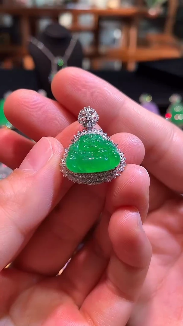 吊坠(赠链)18K金镶嵌翡翠满绿满色小佛公吊坠