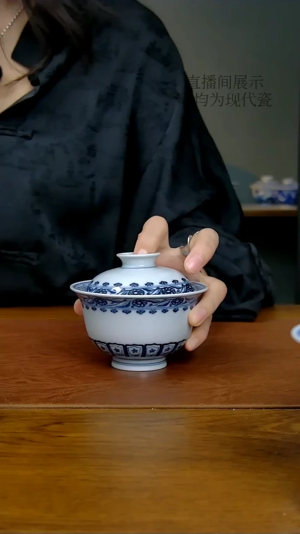 陶瓷仿明内绘宝相两才盖碗（柴窑）