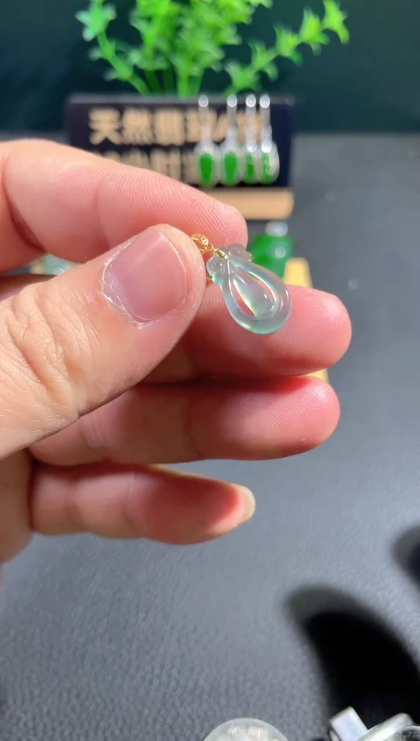 【闪购商品】翡翠颈饰18K金镶嵌翡翠