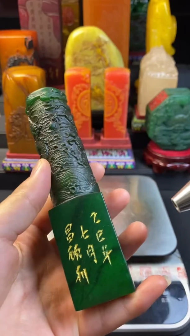寿山石印石绝绿龙柱