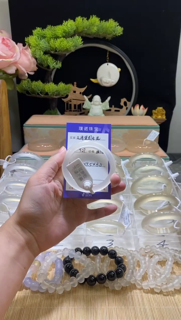 手镯玛瑙/玉髓未镶嵌无****?1