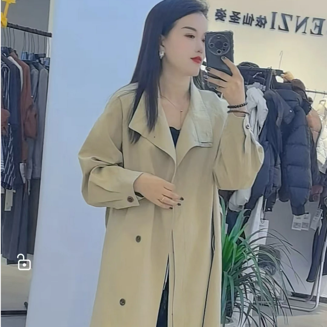 春款新款式的风衣