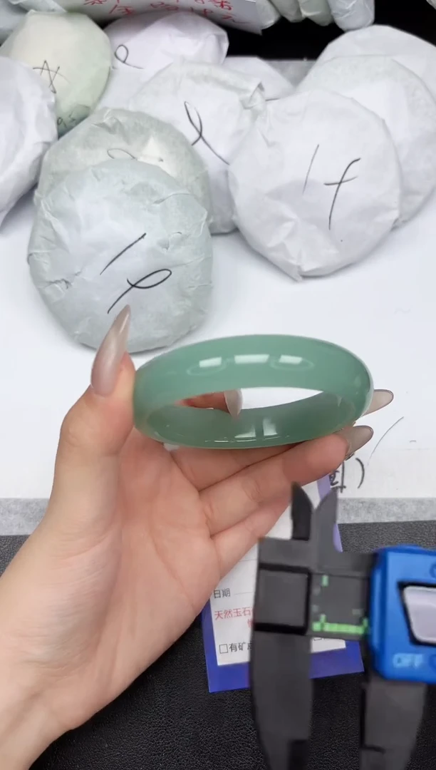未镶嵌手镯石英质玉332/58.6
