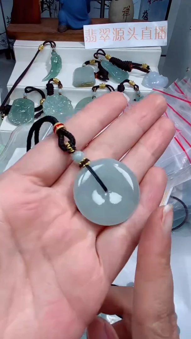 颈饰未镶嵌翡翠吊坠