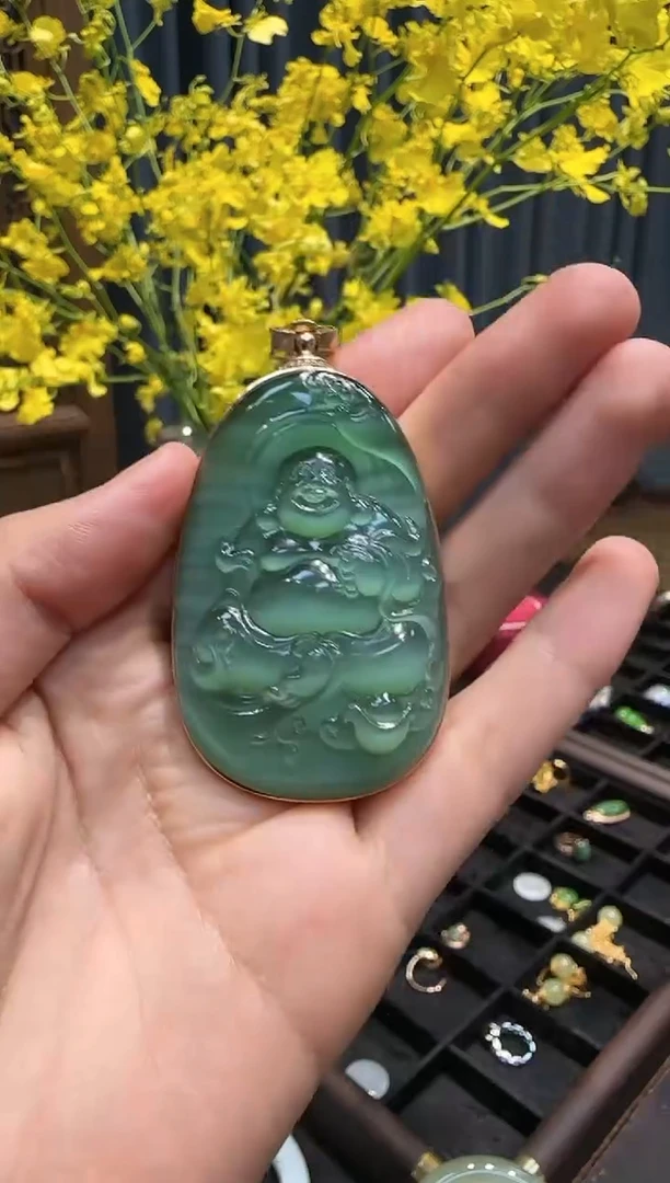 颈饰18K金镶嵌和田玉1