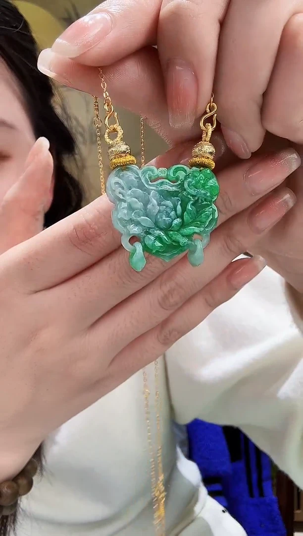 颈饰未镶嵌翡翠吊坠