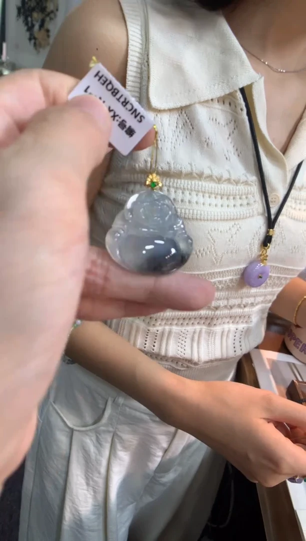 颈饰18K金镶嵌翡翠佛公