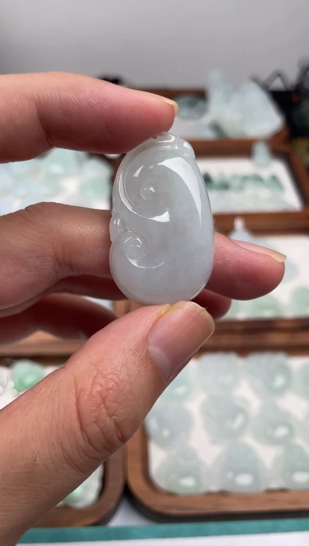 颈饰未镶嵌翡翠如意