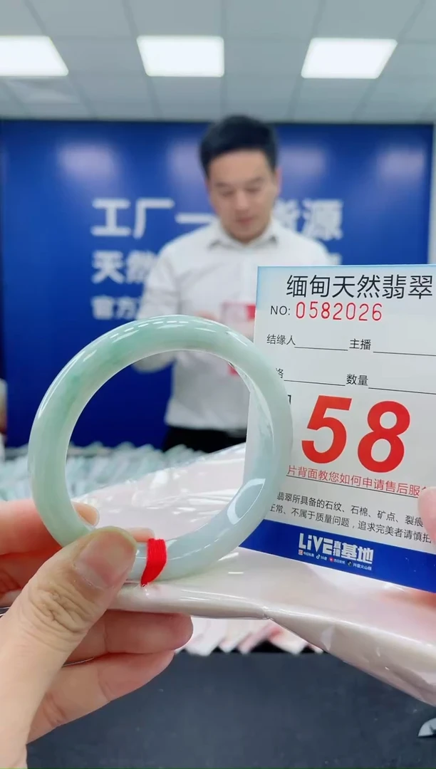 未镶嵌手镯翡翠天然翡翠手镯