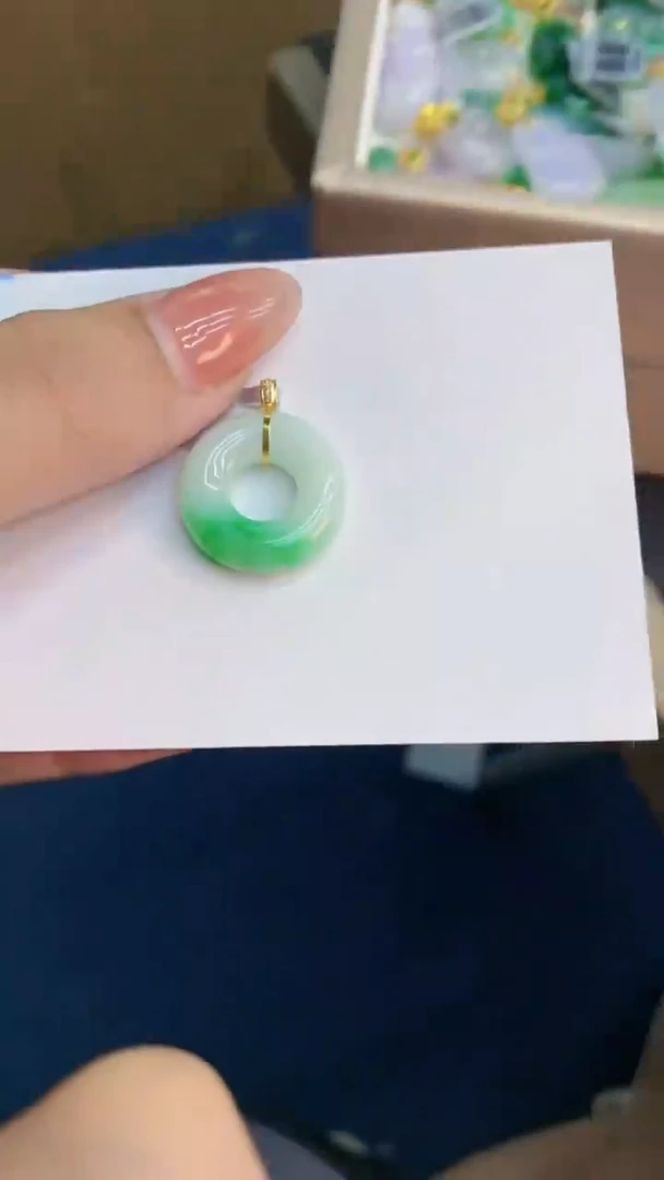 翡翠18K金镶嵌颈饰           1