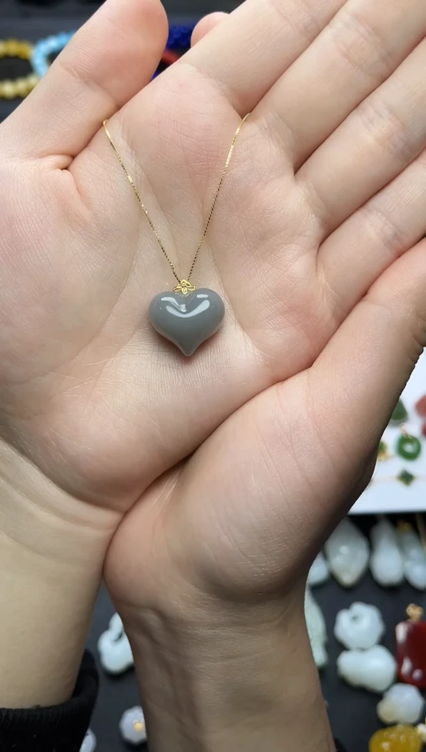 颈饰18K金镶嵌和田玉爱心06