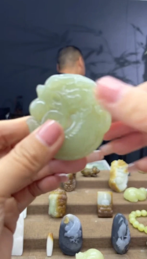 颈饰未镶嵌和田玉1