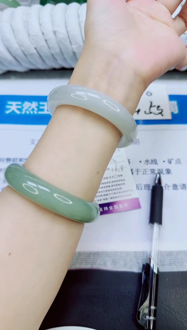 未镶嵌手镯石英质玉66/54