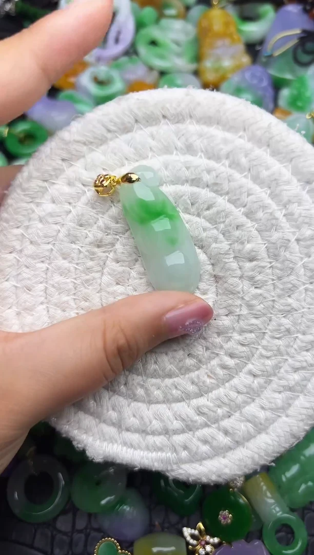 颈饰未镶嵌翡翠缅甸翡翠吊坠