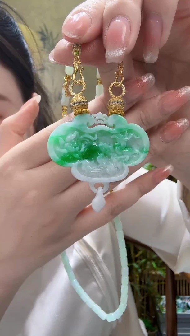 翡翠未镶嵌颈饰吊坠