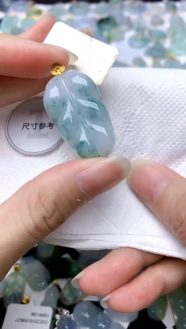 颈饰18K金镶嵌翡翠天然A货翡翠