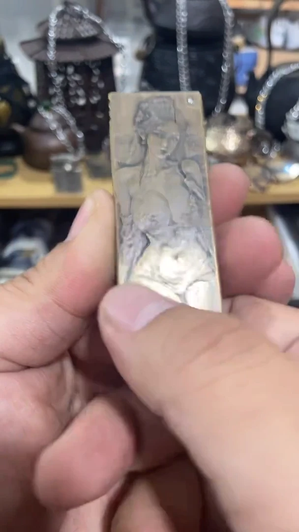 瓷片闪购商品  如图所示